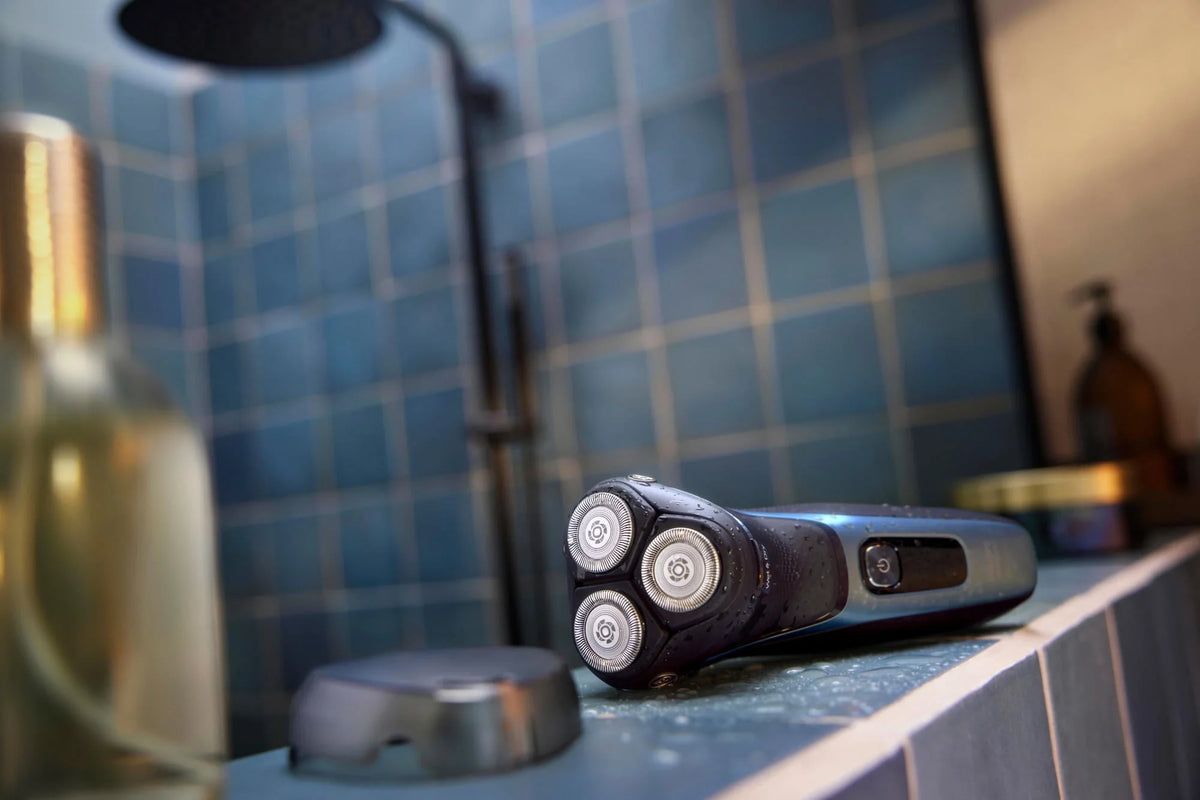 Rechargeable Wet & Dry Electric Shaver with Pop-Up Trimmer Q917