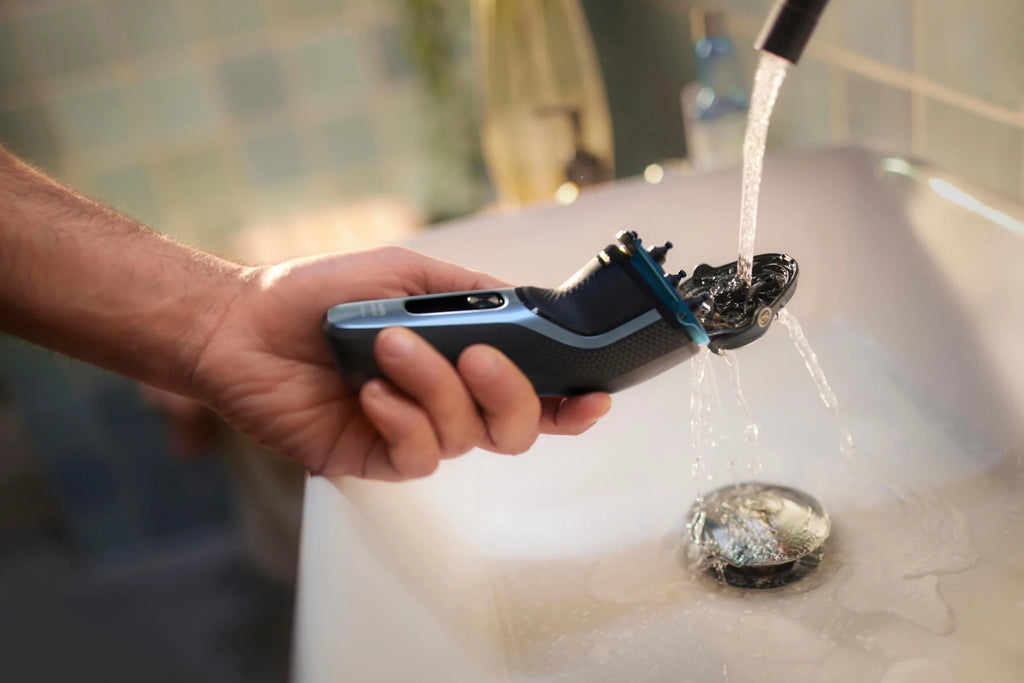Rechargeable Wet & Dry Electric Shaver with Pop-Up Trimmer Q917