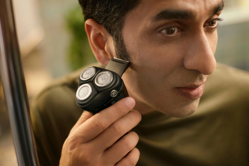Rechargeable Wet & Dry Electric Shaver with Pop-Up Trimmer Q917