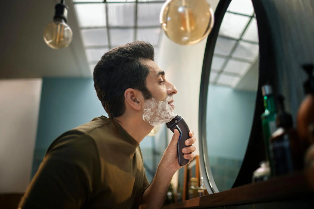 Rechargeable Wet & Dry Electric Shaver with Pop-Up Trimmer Q917