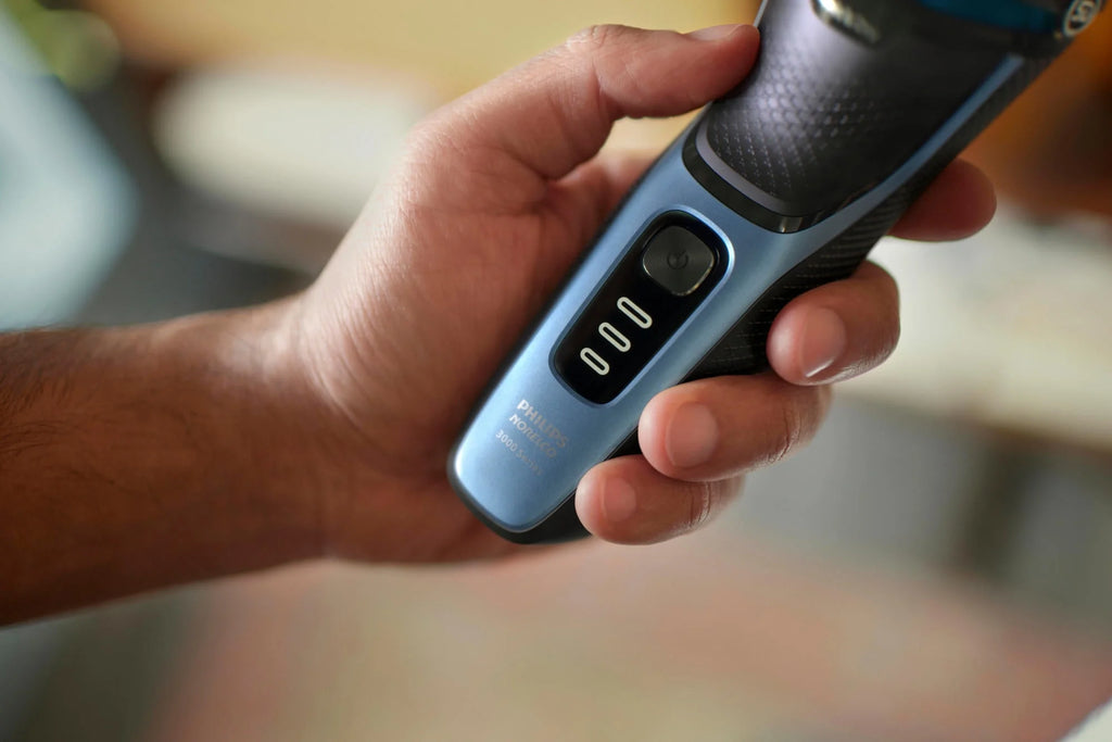 Rechargeable Wet & Dry Electric Shaver with Pop-Up Trimmer Q917