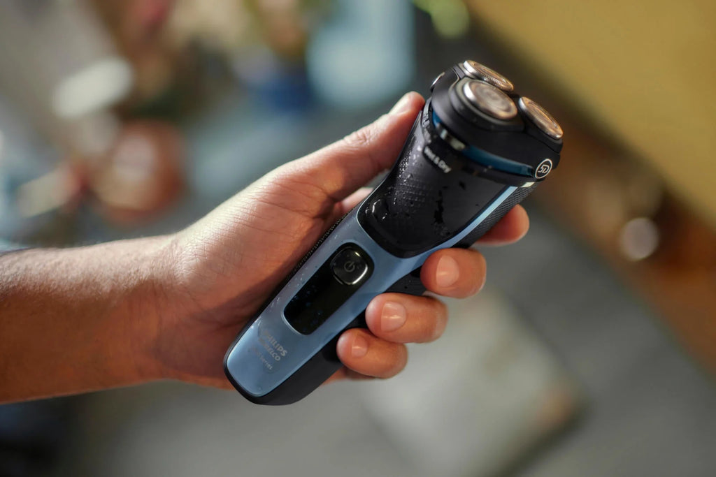 Rechargeable Wet & Dry Electric Shaver with Pop-Up Trimmer Q917